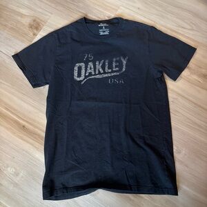 Oakley tee